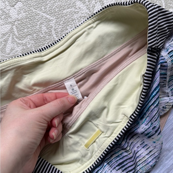 Lululemon Speed Short *4-way Stretch 2.5" size 6 Blurry Belle Multi / stripe - Picture 5 of 7